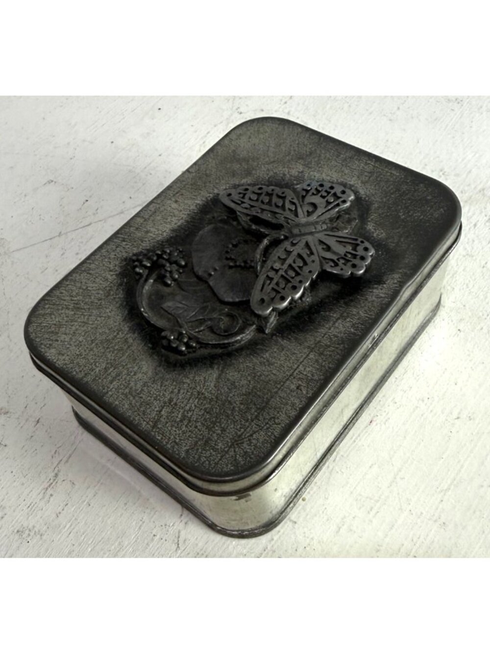 Vintage Butterfly Embossed Pewter Trinket Box Patina By Metzke Inc. 4.5" X 3" - Picture 3 of 9